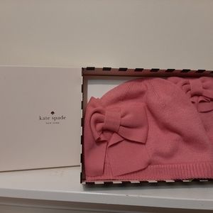 kate spade hat and gloves/ mitts with bows brand new. Box is damaged